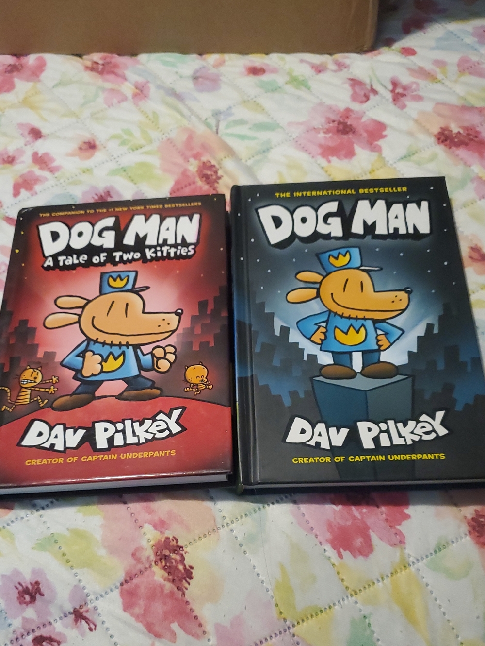 Scholastic Dog Man Hardcover Set - Red & Blue Covers